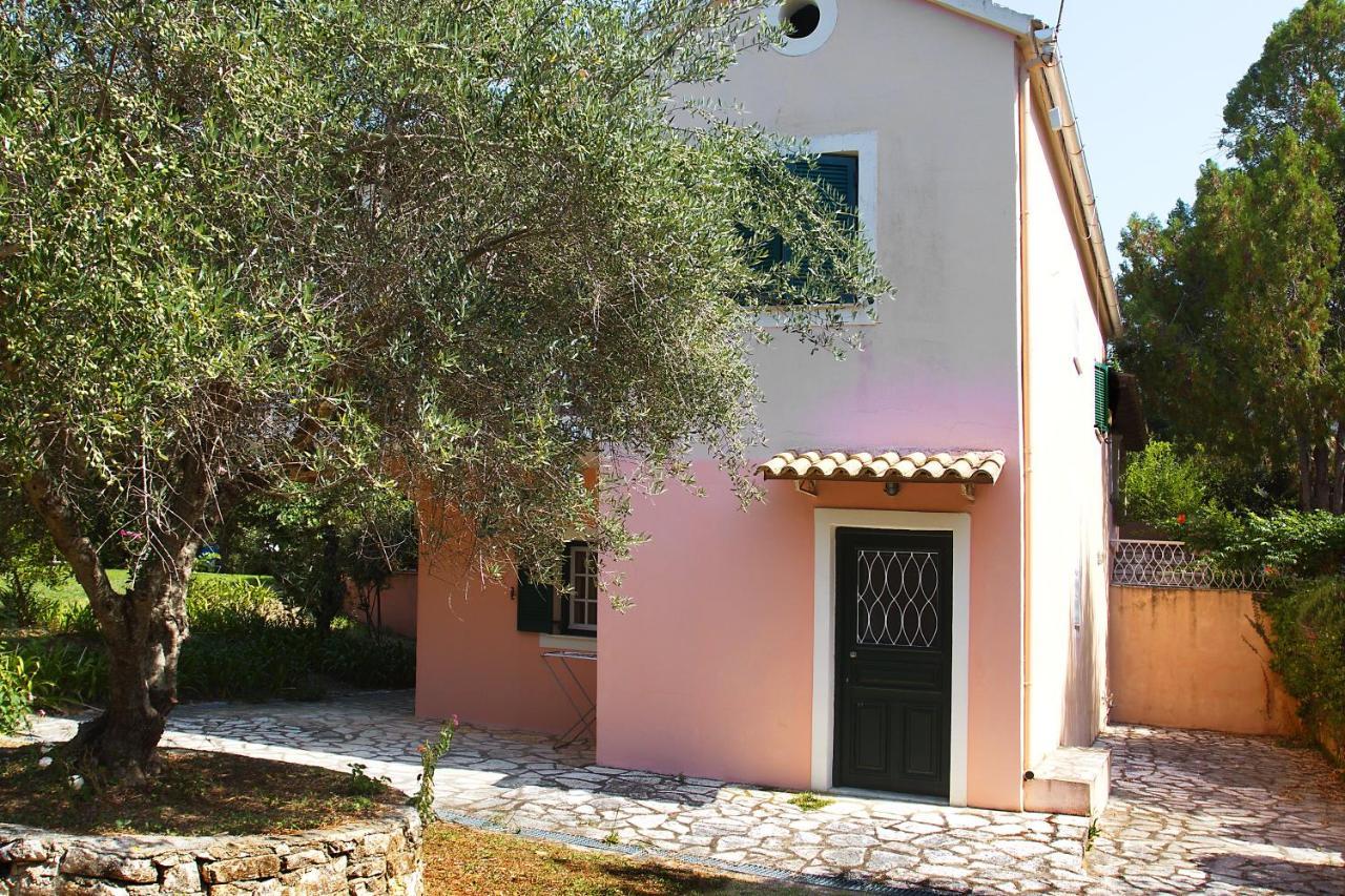 Villa Leda Karousádes المظهر الخارجي الصورة