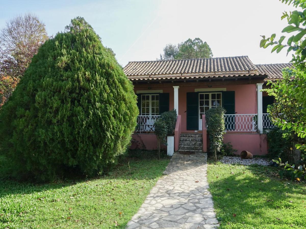 Villa Leda Karousádes المظهر الخارجي الصورة